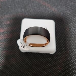 Stylish Black and Gold Ring Size 10